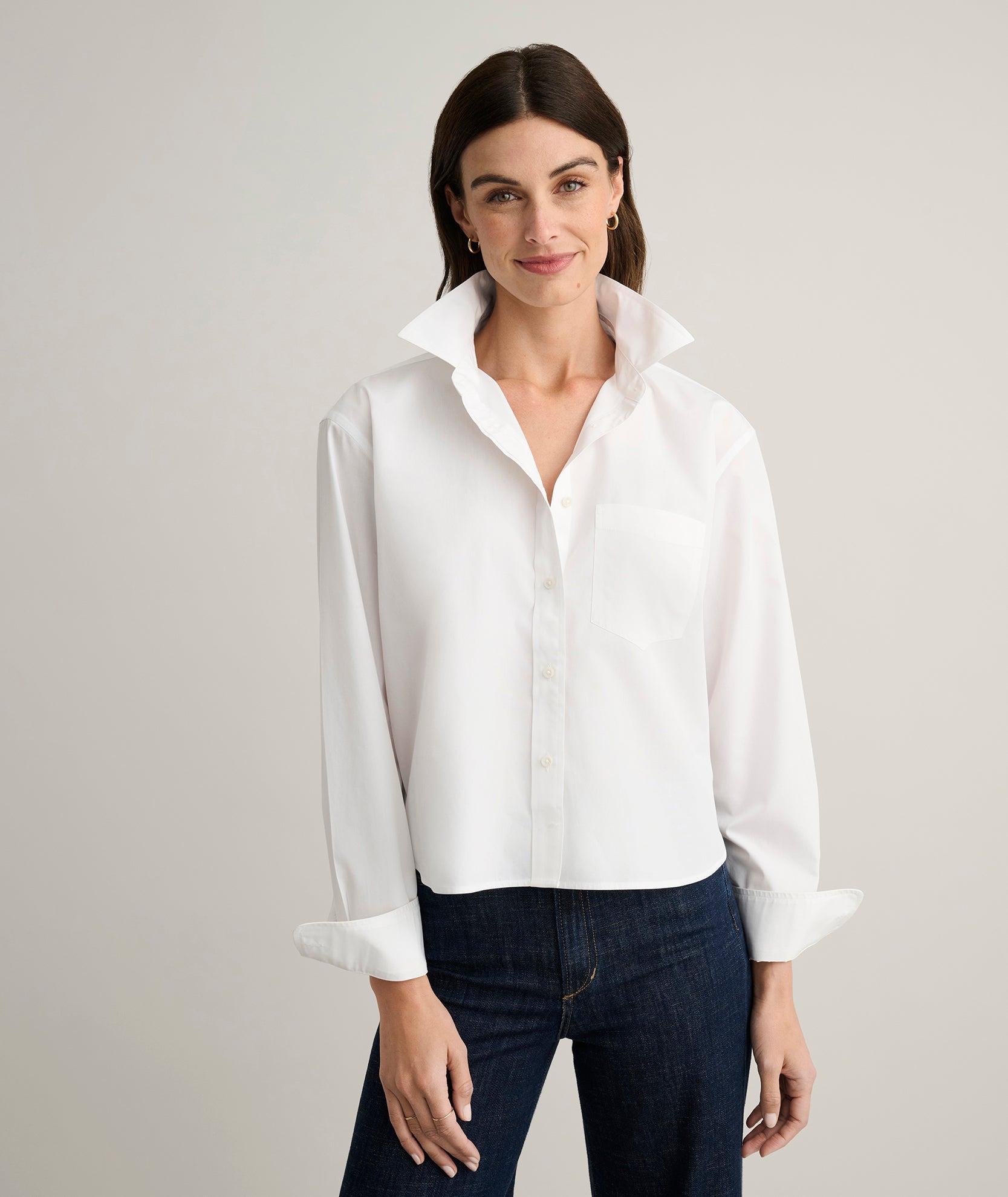 Camisa blanca de cuello